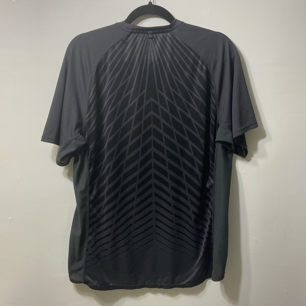 NIKE,MEN,DARK GREY,DRI-FIT,SHORT SLEEVE,ATHLETIC T-SHIRT.SIZE-LARGE - Picture 2 of 13